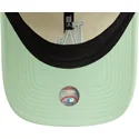 buet-beige-og-gron-justerbar-kasket-til-kvinder-9twenty-world-series-cooperstown-fra-los-angeles-dodgers-mlb-fra-new-era