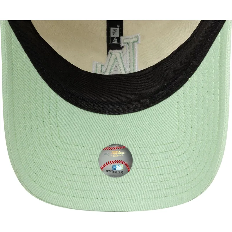 buet-beige-og-gron-justerbar-kasket-til-kvinder-9twenty-world-series-cooperstown-fra-los-angeles-dodgers-mlb-fra-new-era