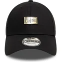 justerbar-sort-buet-kasket-9forty-badge-fra-new-era