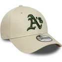 beige-justerbar-buet-kasket-med-gront-logo-9forty-league-essential-fra-oakland-athletics-mlb-fra-new-era