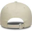 beige-justerbar-buet-kasket-med-gront-logo-9forty-league-essential-fra-oakland-athletics-mlb-fra-new-era