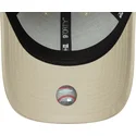 beige-justerbar-buet-kasket-med-beige-logo-9forty-icon-dragon-los-angeles-dodgers-mlb-fra-new-era