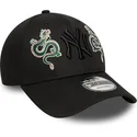 sort-justerbar-curved-kasket-med-sort-logo-9forty-icon-dragon-fra-new-york-yankees-mlb-fra-new-era