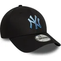 sort-justerbar-kasket-med-buet-skygge-og-blat-logo-9forty-ombre-infill-af-new-york-yankees-mlb-fra-new-era