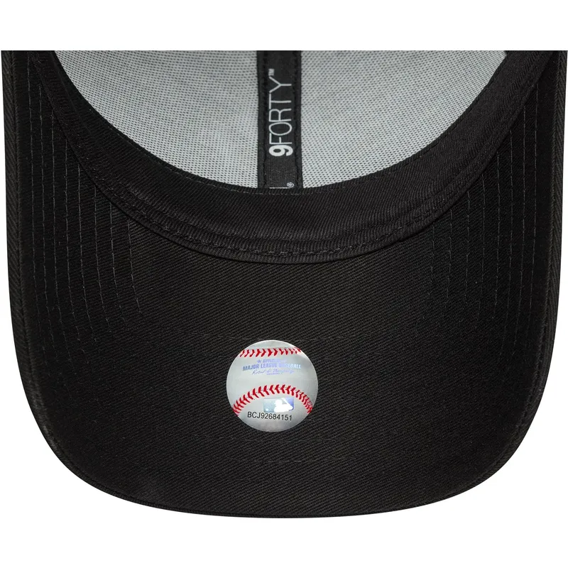 sort-justerbar-curved-kasket-med-blat-logo-9forty-ombre-infill-fra-new-york-yankees-mlb-fra-new-era