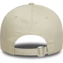 justerbar-beige-buet-kasket-med-brunt-logo-9forty-ombre-infill-af-new-york-yankees-mlb-fra-new-era