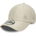 buet-beige-justerbar-kasket-med-beige-logo-9forty-tonal-flawless-fra-new-york-yankees-mlb-fra-new-era