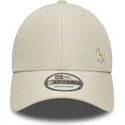 buet-beige-justerbar-kasket-med-beige-logo-9forty-tonal-flawless-fra-new-york-yankees-mlb-fra-new-era