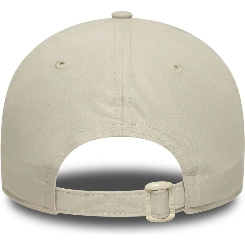 buet-beige-justerbar-kasket-med-beige-logo-9forty-tonal-flawless-fra-new-york-yankees-mlb-fra-new-era