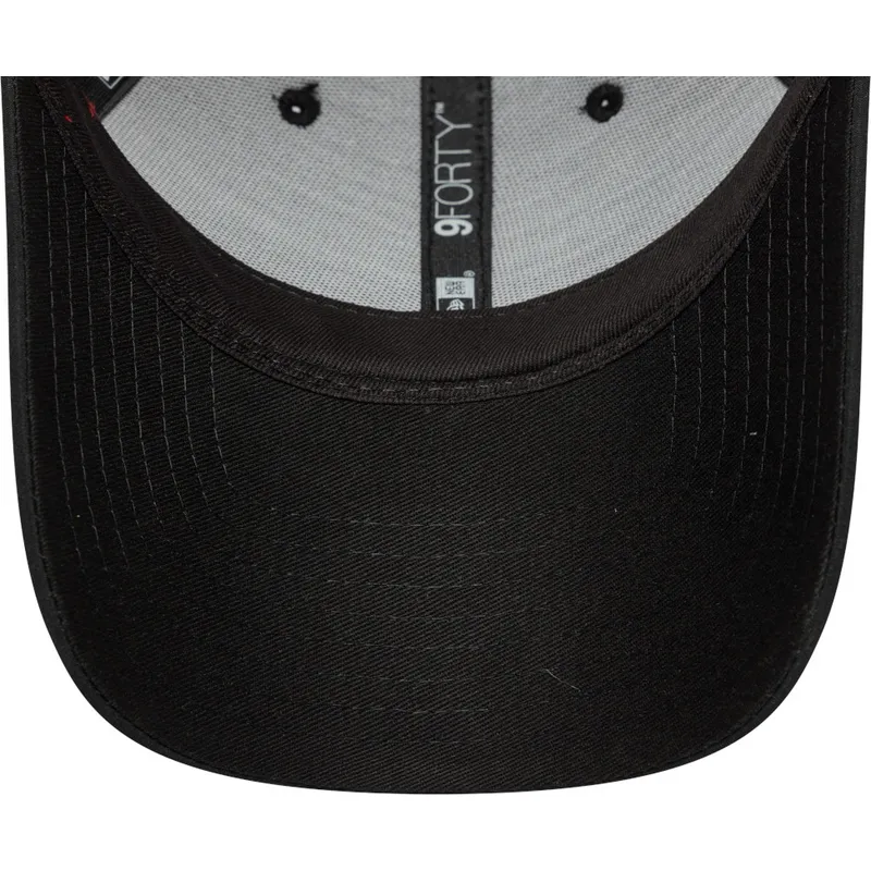 sort-og-rod-justerbar-kurvet-kasket-9forty-logo-fra-ducati-motor-motogp-fra-new-era