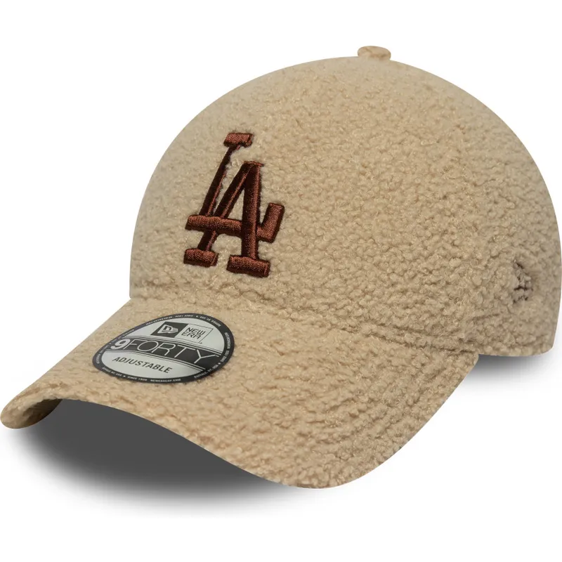 beige-justerbar-kurvet-kasket-med-brunt-logo-9forty-borg-fra-los-angeles-dodgers-mlb-fra-new-era