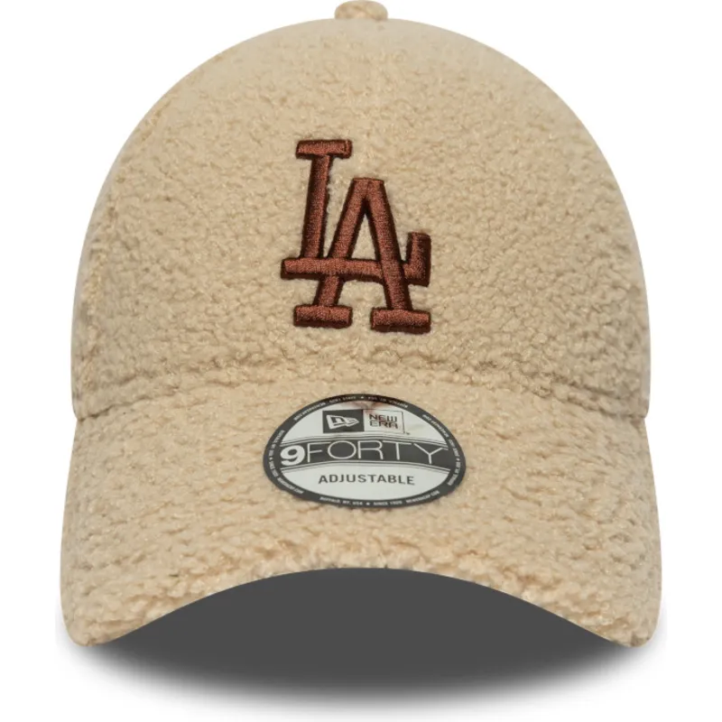 beige-justerbar-kurvet-kasket-med-brunt-logo-9forty-borg-fra-los-angeles-dodgers-mlb-fra-new-era