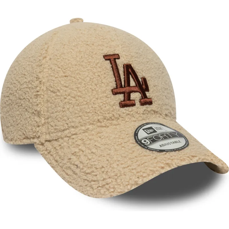 beige-justerbar-kurvet-kasket-med-brunt-logo-9forty-borg-fra-los-angeles-dodgers-mlb-fra-new-era