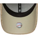beige-justerbar-buet-kasket-med-brunt-logo-9forty-borg-af-los-angeles-dodgers-mlb-fra-new-era