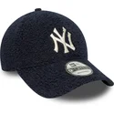 justerbar-marinebla-kurvet-kasket-9forty-borg-fra-new-york-yankees-mlb-fra-new-era