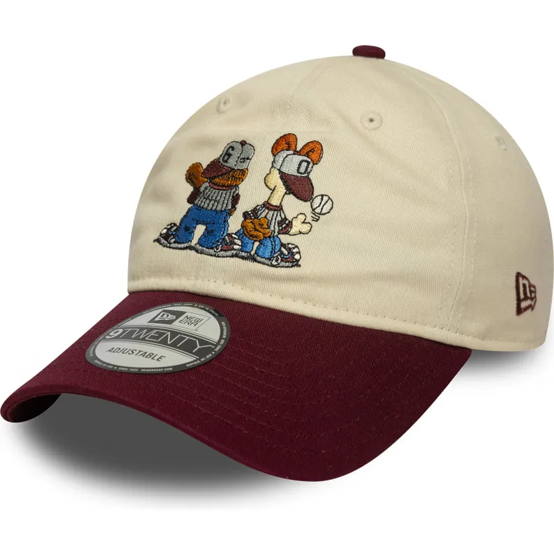 buet-beige-og-bordeaux-justerbar-9twenty-kasket-med-garfield-og-odie-fra-new-era