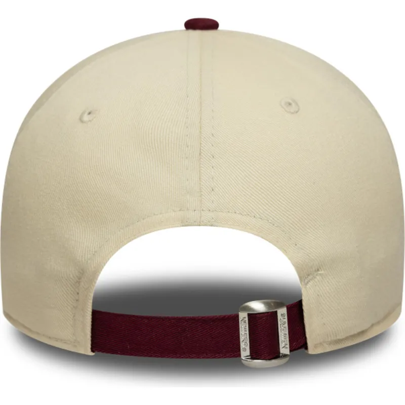 buet-beige-og-bordeaux-justerbar-9twenty-kasket-med-garfield-og-odie-fra-new-era