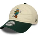 beige-og-gron-justerbar-9twenty-garfield-kasket-fra-new-era