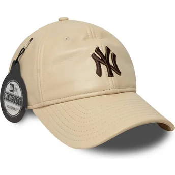 Beige justerbar buet kasket med brunt logo 9TWENTY Leather New York Yankees MLB fra New Era