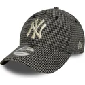 sort-justerbar-9twenty-kasket-med-buet-skygge-i-hundetandsmonster-fra-new-york-yankees-mlb-fra-new-era