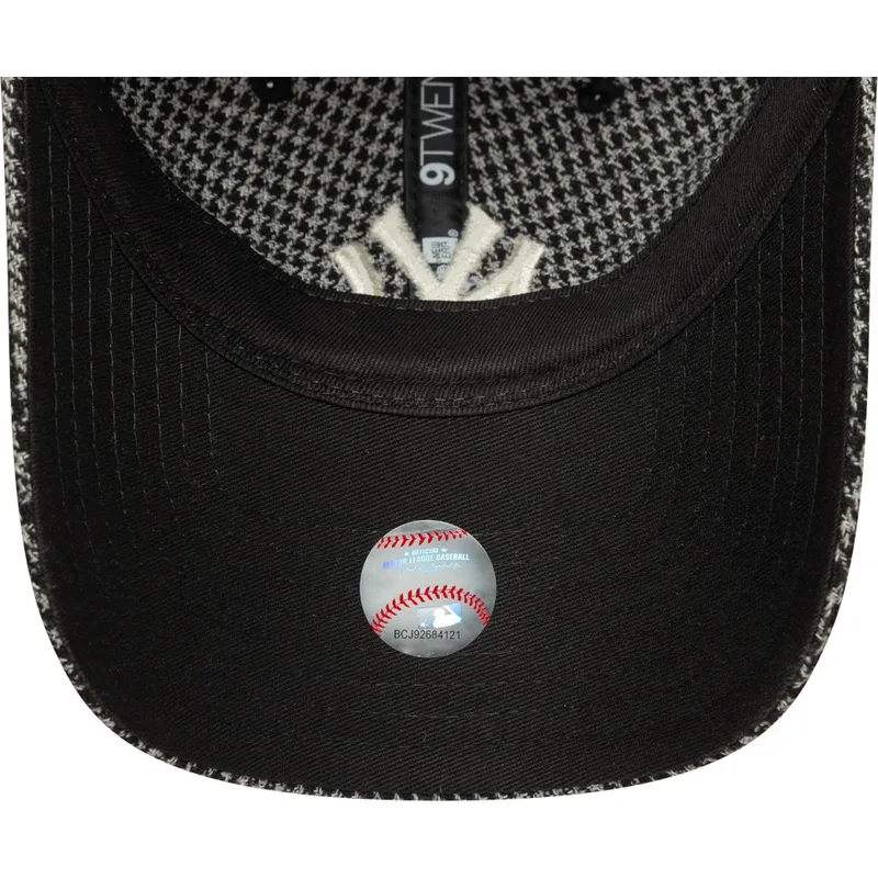 sort-justerbar-kurvet-kasket-9twenty-houndstooth-fra-new-york-yankees-mlb-fra-new-era