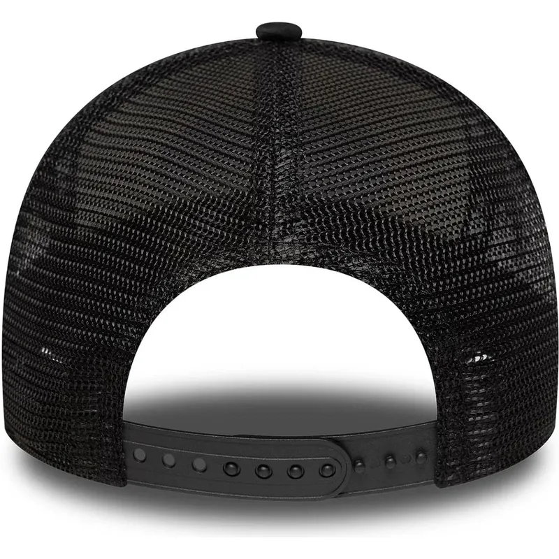 beige-og-sort-trucker-kasket-a-frame-foam-oval-patch-fra-new-era