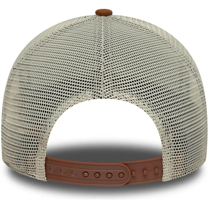 brun-trucker-kasket-a-frame-suede-oval-patch-fra-new-era