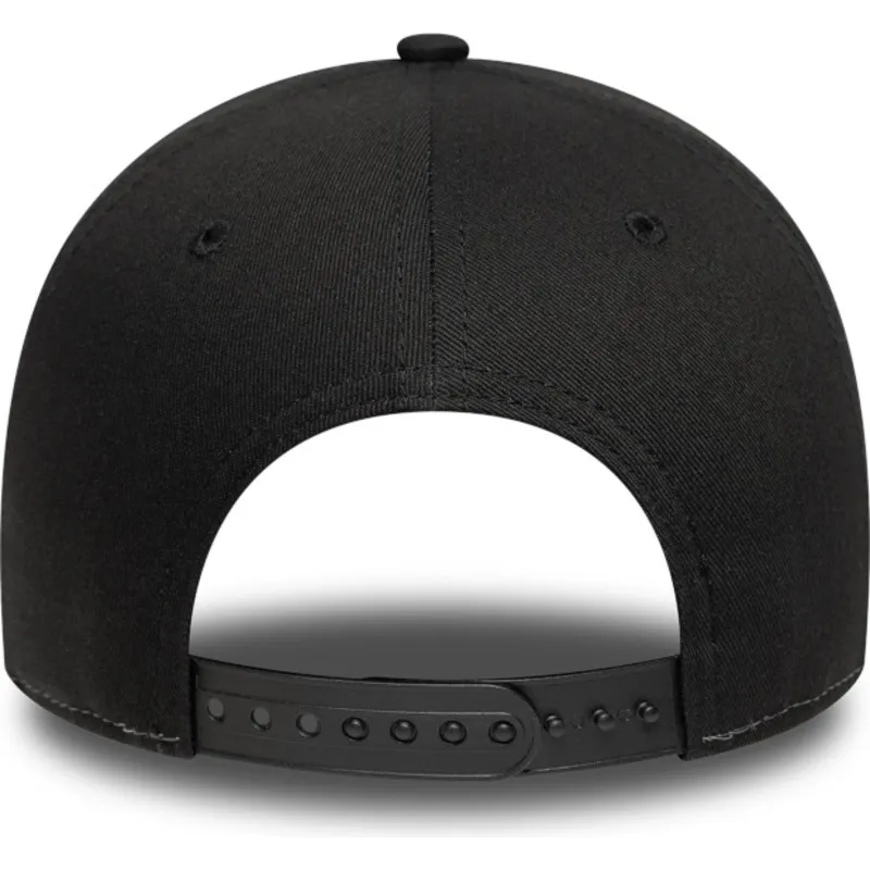 hvid-og-sort-buet-kasket-a-frame-core-fra-ufc-ultimate-fighting-championship-af-new-era