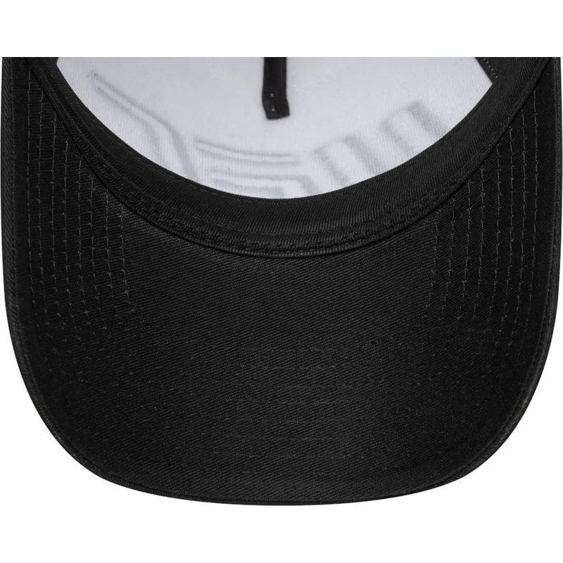 hvid-og-sort-buet-kasket-a-frame-core-fra-ufc-ultimate-fighting-championship-af-new-era