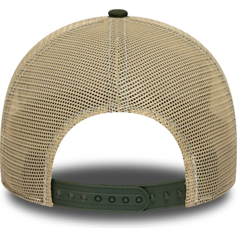 brun-og-gron-trucker-kasket-a-frame-animal-patch-med-boffel-fra-new-era