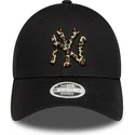 sort-justerbar-curved-kasket-til-kvinder-9forty-leopard-infill-fra-new-york-yankees-mlb-fra-new-era