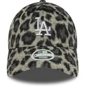 sort-justerbar-curved-kasket-til-kvinder-9forty-cosy-animal-fra-los-angeles-dodgers-mlb-fra-new-era
