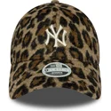 new-york-yankees-mlb-new-era-9forty-cosy-animal-justerbar-leopardbojet-kasket-til-kvinder