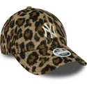 new-york-yankees-mlb-new-era-9forty-cosy-animal-justerbar-leopardbojet-kasket-til-kvinder