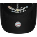 sort-justerbar-curved-kasket-til-kvinder-9forty-floral-script-fra-new-york-yankees-mlb-fra-new-era