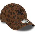 buet-kasket-leopard-justerbar-til-kvinder-9forty-leopard-cord-fra-new-york-yankees-mlb-fra-new-era