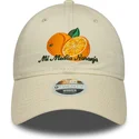 beige-justerbar-kvindekasket-med-buet-skygge-9twenty-phrase-mi-media-naranja-fra-new-era