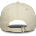 beige-justerbar-kvindekasket-med-buet-skygge-9twenty-phrase-mi-media-naranja-fra-new-era