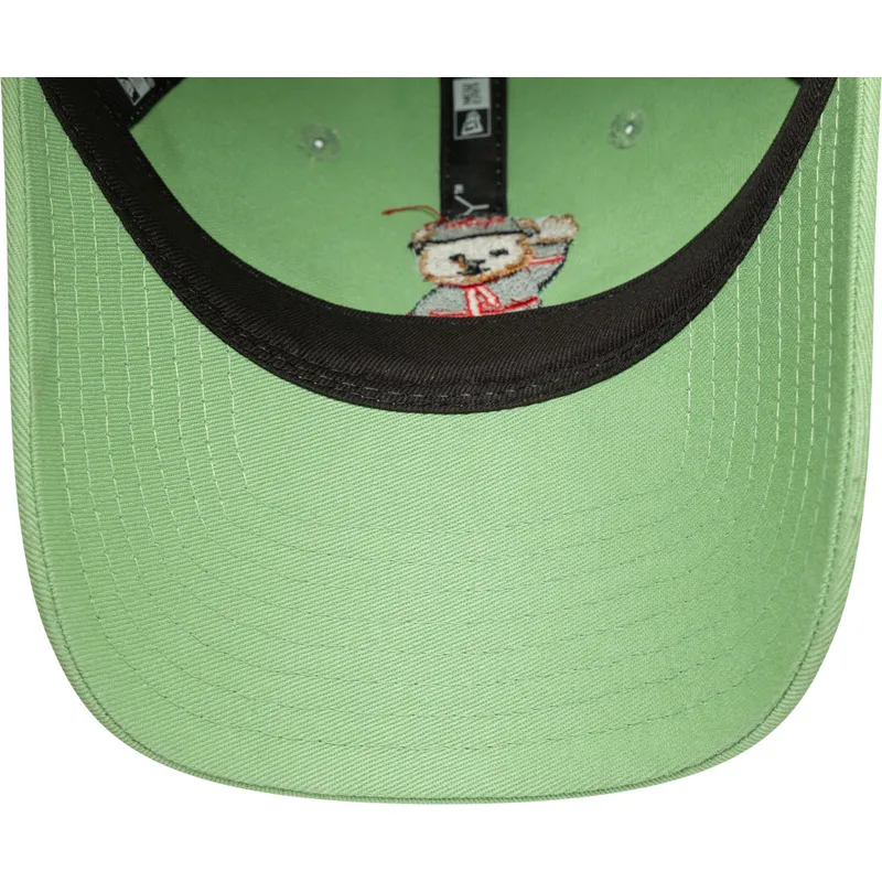 lysegron-justerbar-curved-kasket-til-kvinder-9twenty-bear-fra-ac-milan-serie-a-fra-new-era