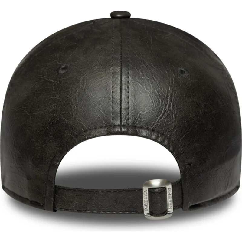 sort-justerbar-curved-kasket-til-kvinder-med-sort-logo-9twenty-tonal-fra-new-york-yankees-mlb-fra-new-era