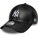sort-justerbar-curved-kasket-til-kvinder-9forty-topstitch-pu-fra-new-york-yankees-mlb-fra-new-era