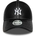 sort-justerbar-curved-kasket-til-kvinder-9forty-topstitch-pu-fra-new-york-yankees-mlb-fra-new-era