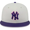 beige-og-violet-justeret-59fifty-clr-dvlp-flat-cap-fra-new-york-yankees-mlb-af-new-era