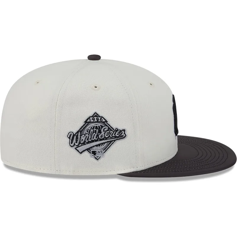 beige-og-sort-justerbar-59fifty-clr-dvlp-new-york-yankees-mlb-kasket-fra-new-era