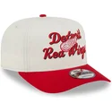 beige-og-rod-buet-kasket-snapback-9fifty-a-frame-chainstitch-fra-detroit-red-wings-nhl-fra-new-era