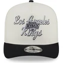 beige-og-sort-buet-snapback-9fifty-a-frame-chainstitch-kasket-fra-los-angeles-kings-nhl-fra-new-era