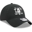 sort-justerbar-kurvet-kasket-9twenty-stamp-fra-anaheim-ducks-nhl-fra-new-era