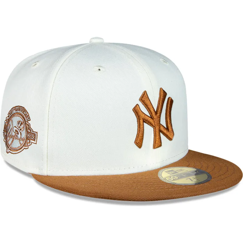 hvid-og-brun-fitted-flat-cap-59fifty-chrome-toast-side-patch-fra-new-york-yankees-mlb-fra-new-era