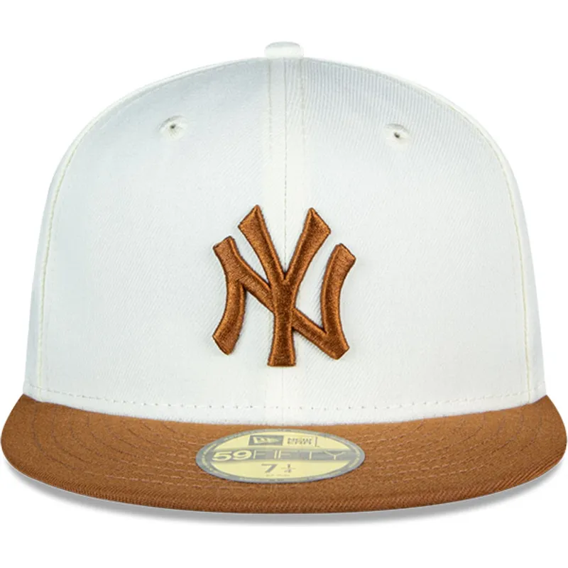 hvid-og-brun-fitted-flat-cap-59fifty-chrome-toast-side-patch-fra-new-york-yankees-mlb-fra-new-era