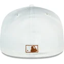 new-york-yankees-mlb-new-era-59fifty-chrome-toast-side-patch-hvid-og-brun-justeret-flad-kasket